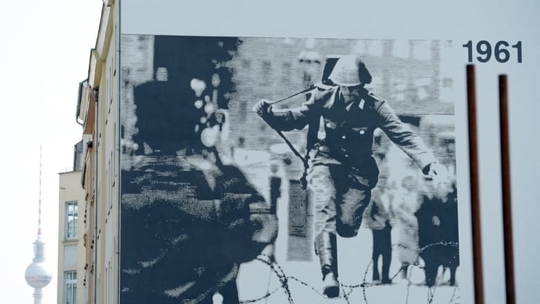 кадр из фильма The Wall: A World Divided