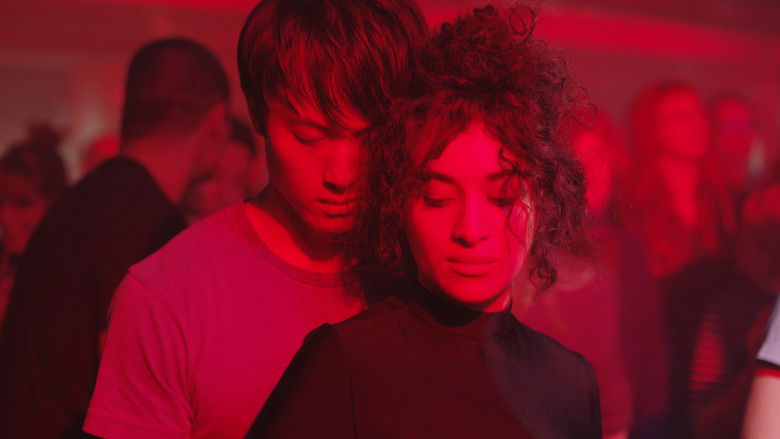 кадр из фильма НОЧЬЮ