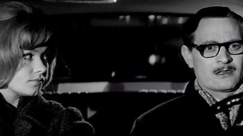 кадр из фильма Служебное положение