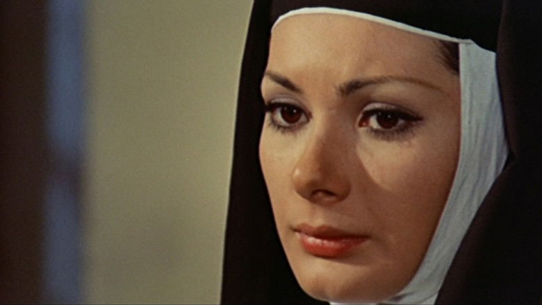 кадр из фильма Великолепная Антония, поначалу монахиня, а после фурия