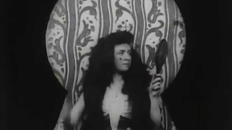 кадр из фильма Par le trou de la serrure