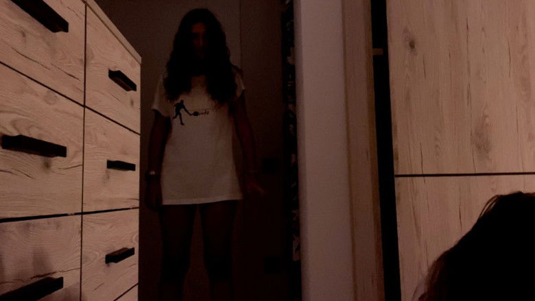 кадр из фильма Mentes Oscuras