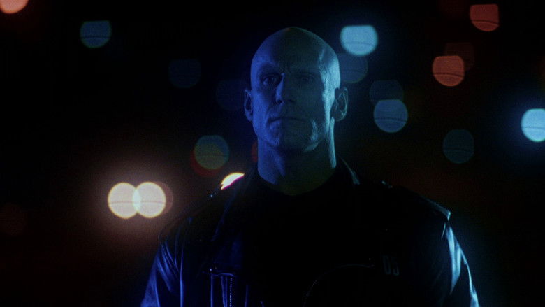 кадр из фильма Киборг–охотник