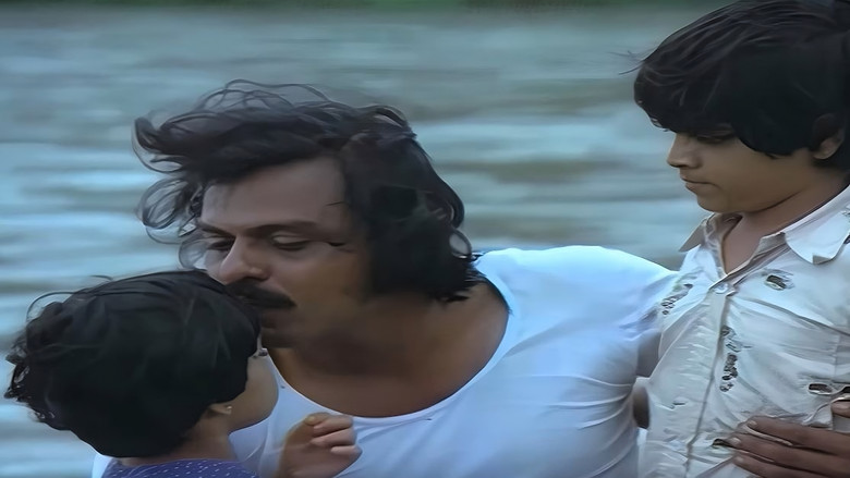 кадр из фильма உதிரிப்பூக்கள்