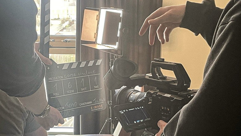 кадр из фильма Come Undone