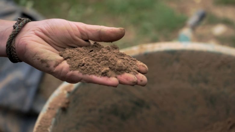 кадр из фильма L'Éveil de la Permaculture