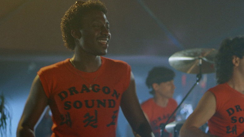 кадр из фильма Связь через Майами