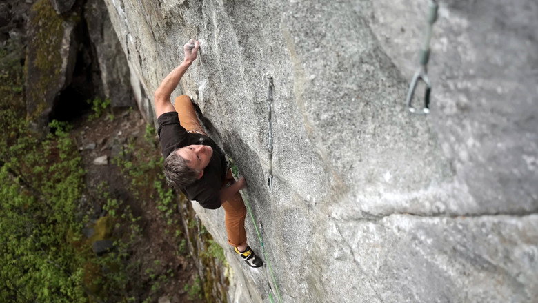 кадр из фильма RACE TO 9A