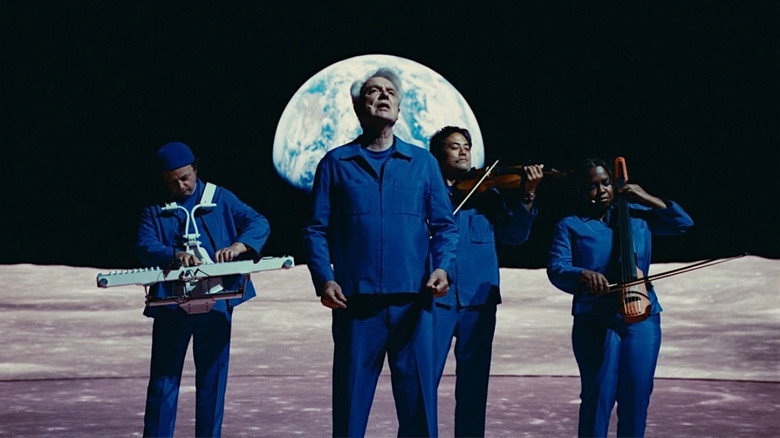 кадр из фильма David Byrne: Who Is The Sky?