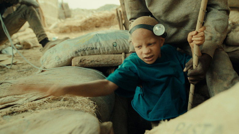 кадр из фильма L'Enfant à la Peau Blanche