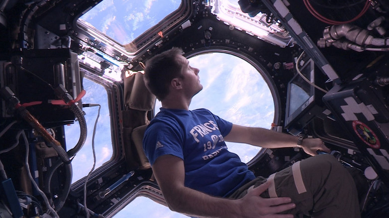 кадр из фильма 16 levers de soleil