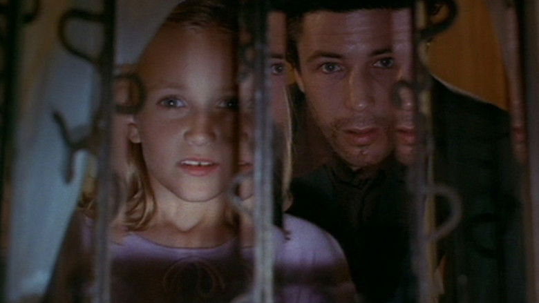 кадр из фильма The Darkling