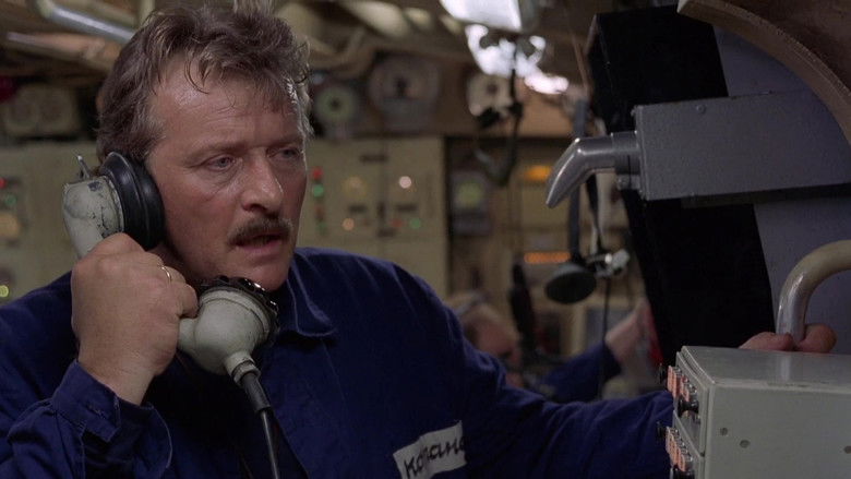 кадр из фильма Враждебные воды