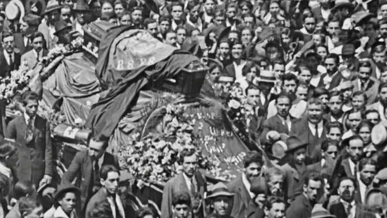 кадр из фильма Los funerales de Recabarren