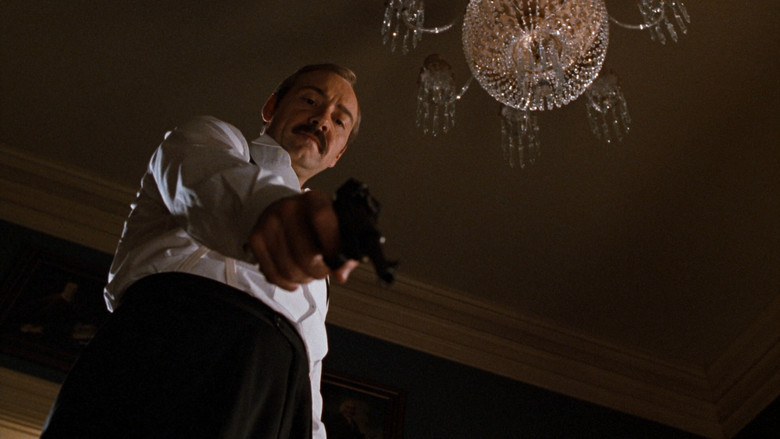 кадр из фильма Полночь в саду добра и зла