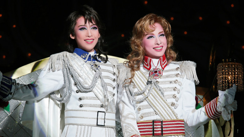 кадр из фильма ベルサイユのばら －オスカルとアンドレ編－