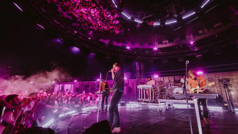 кадр из фильма Terminal 1 : Air, Phoenix et Étienne de Crécy