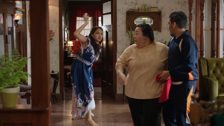 кадр из фильма Mertua Ngeri Kali