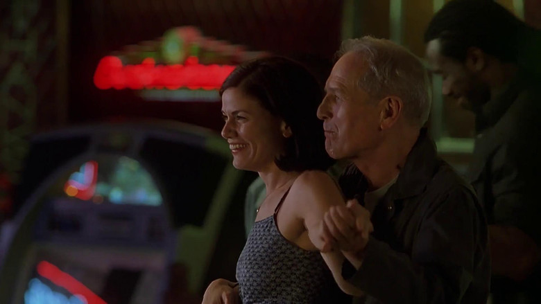 кадр из фильма Там, где деньги