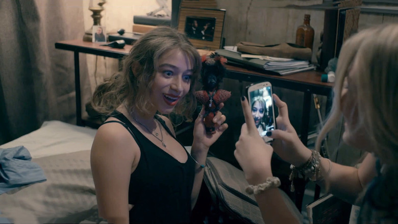 кадр из фильма Напугать Джулию