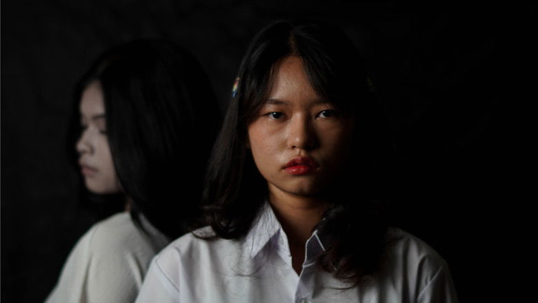 кадр из фильма Di Balik Matamu