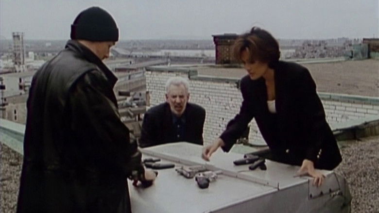 кадр из фильма Блуждающая пуля