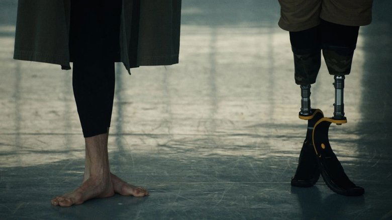 кадр из фильма Front Row