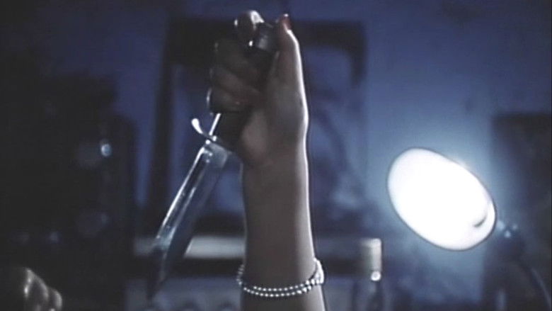 кадр из фильма 地下鉄連続レイプ ＯＬ狩り