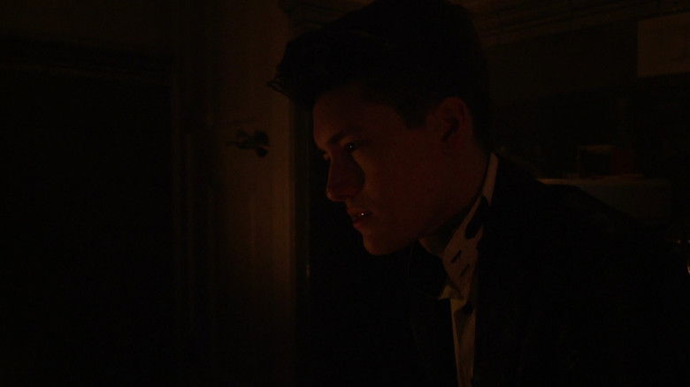 кадр из фильма Резня на кладбище