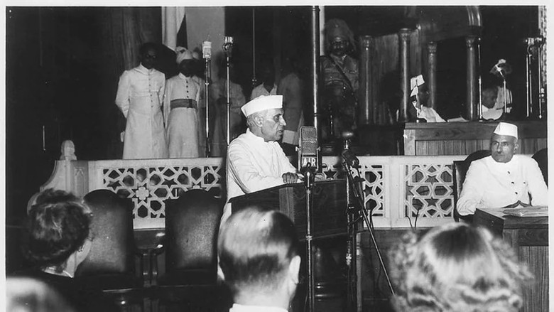 кадр из фильма Nehru