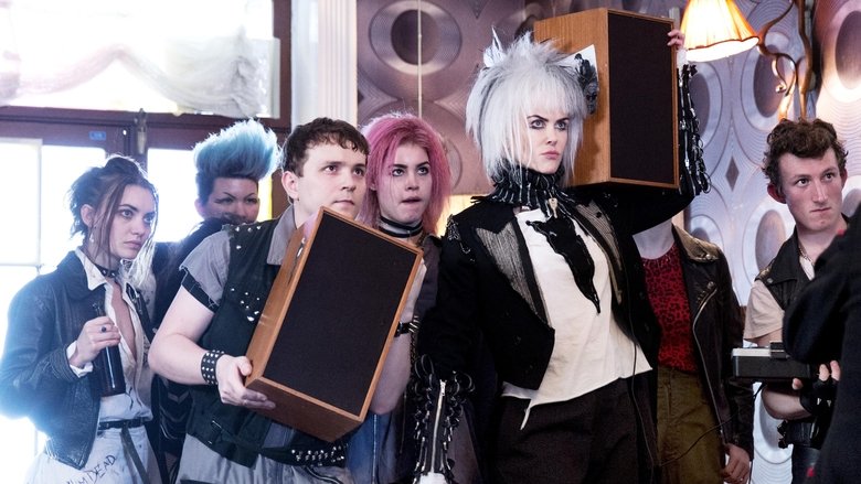 кадр из фильма Как разговаривать с девушками на вечеринках