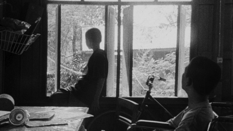 кадр из фильма ดอกฟ้าในมือมาร