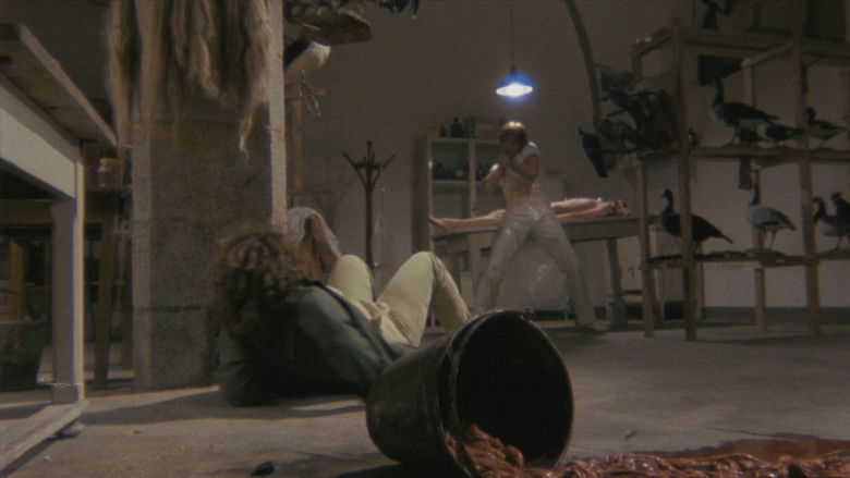 кадр из фильма За пределами тьмы