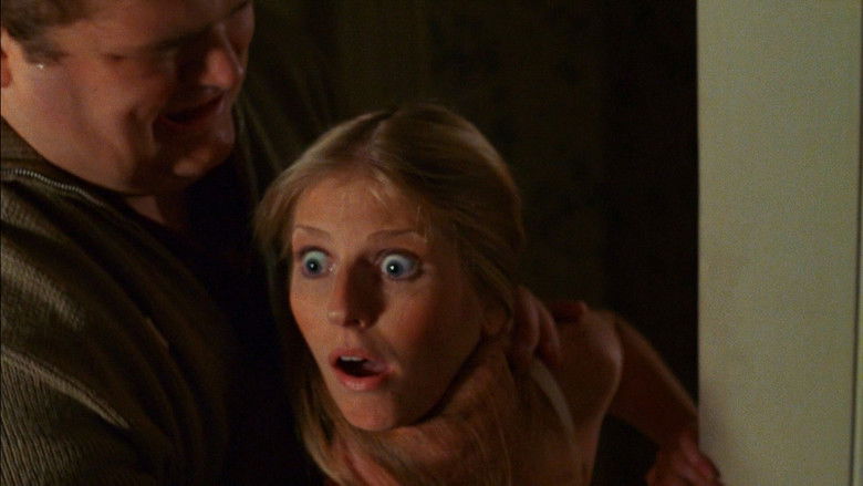 кадр из фильма Одни во тьме