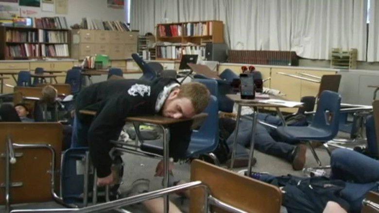 кадр из фильма Drawn to You