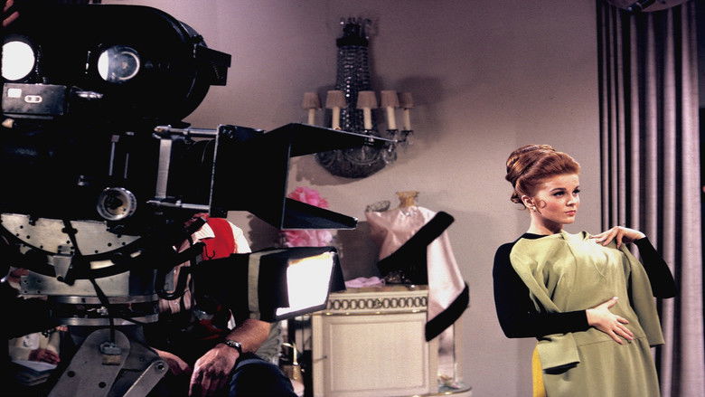 кадр из фильма Made in Paris