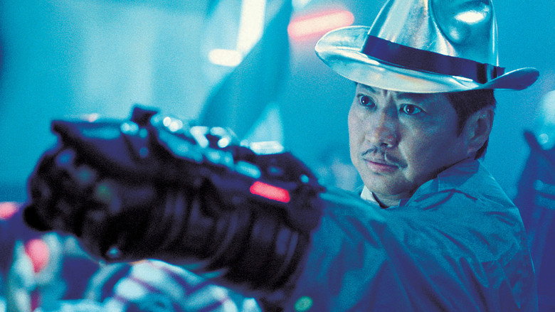 кадр из фильма Кулак возмездия