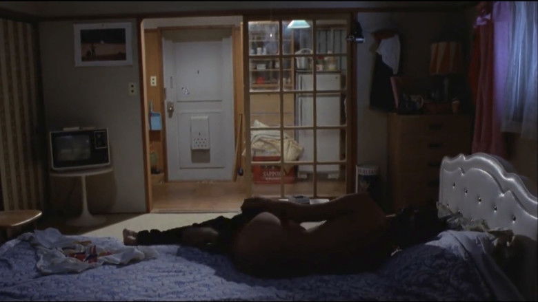 кадр из фильма ピンクのカーテン