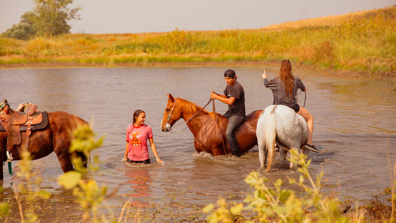 кадр из фильма К востоку от стены