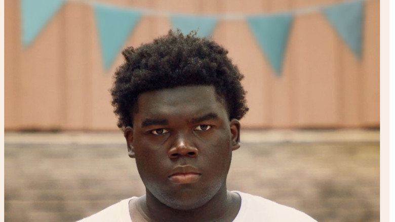 кадр из фильма ManBooBs