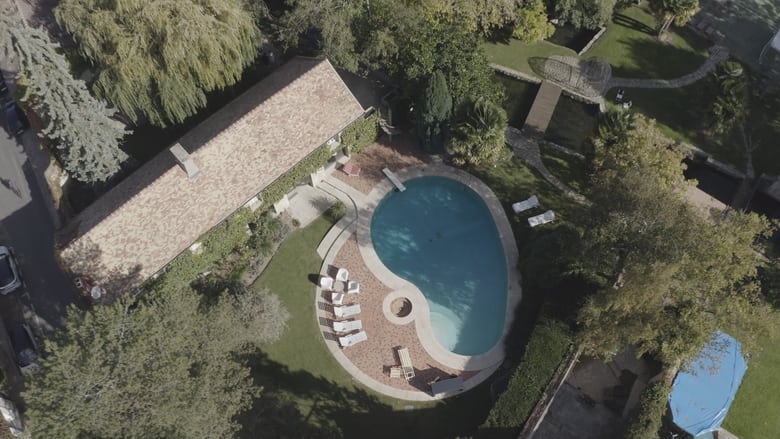 кадр из фильма Maisons et hôtels de légende - Moulin de Dannemois, le jardin secret de Claude François