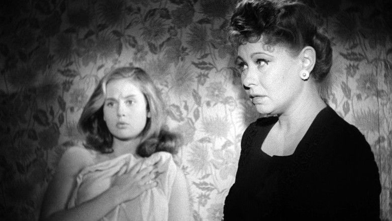 кадр из фильма Кризис