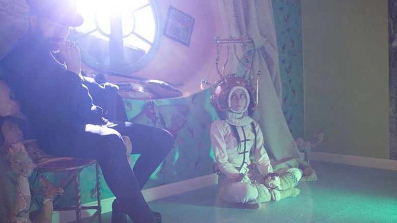 кадр из фильма Эйми в клетке