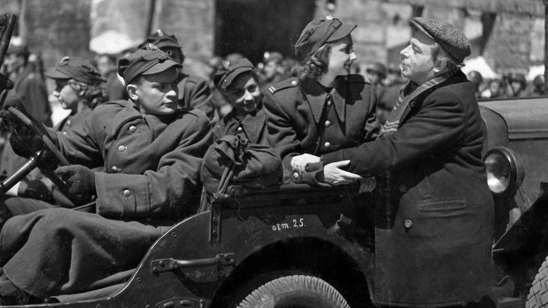 кадр из фильма Непокорённый город / Варшавский Робинзон