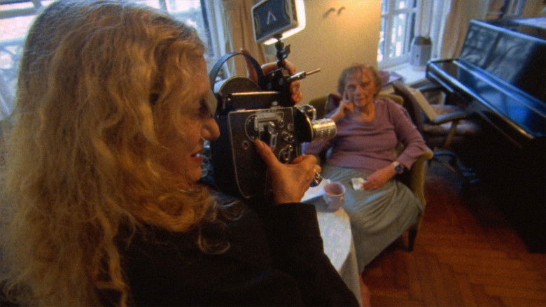 кадр из фильма Carol & Joy