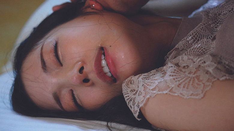 кадр из фильма あなたが家を空ける朝から晩、お義父さんのベロ舐め舌技にイカされ続け… 楓カレン