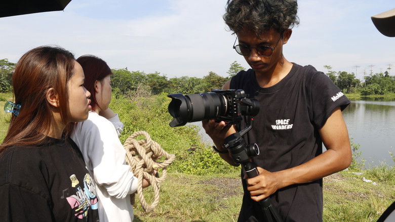 кадр из фильма Refugee of Life