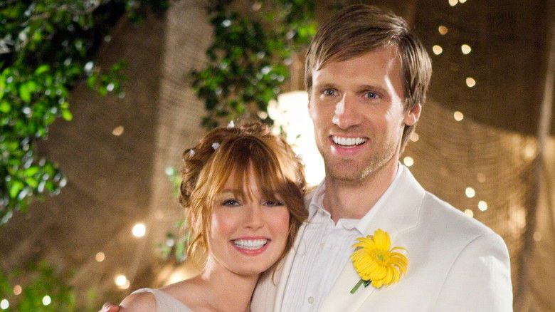 кадр из фильма Backyard Wedding