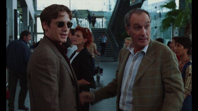 кадр из фильма Цветок зла