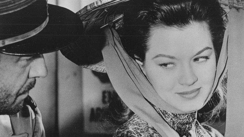 кадр из фильма China Gate